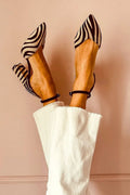 DÉCOLLETÉ A PUNTA ZEBRATE CON CINTURINO