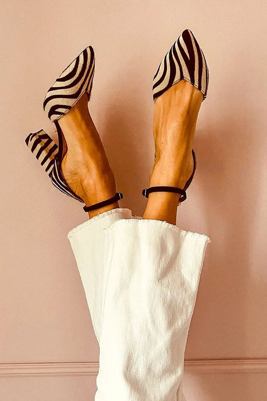 DÉCOLLETÉ A PUNTA ZEBRATE CON CINTURINO
