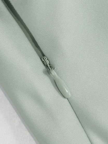Abito Maxi in Raso con Collo Alto e Maniche a Mantella - Verde
