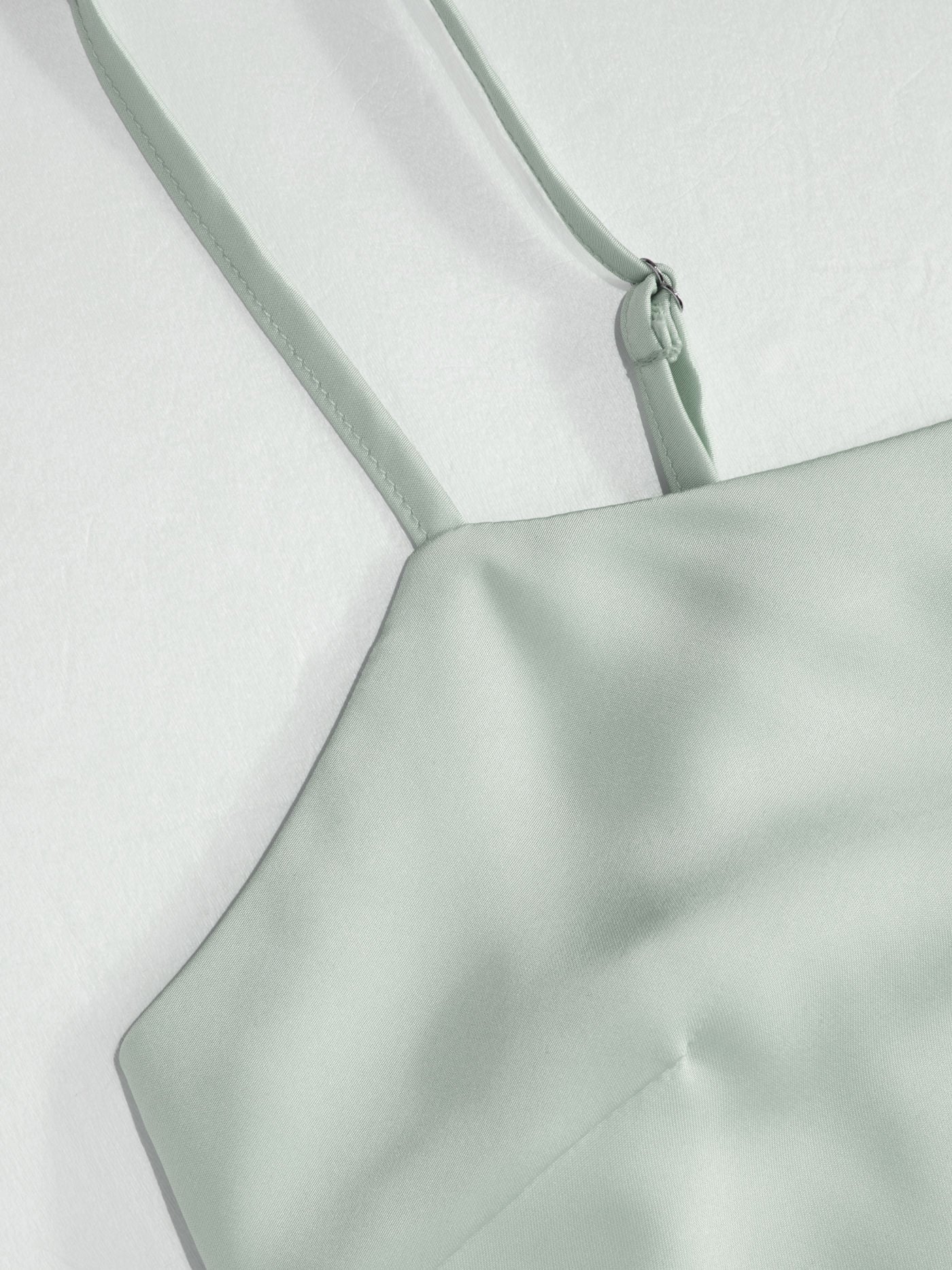 Abito Maxi in Raso con Collo Alto e Maniche a Mantella - Verde