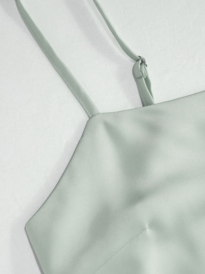Abito Maxi in Raso con Collo Alto e Maniche a Mantella - Verde
