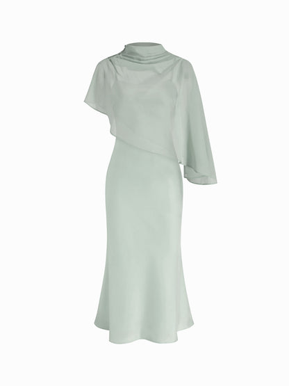 Abito Maxi in Raso con Collo Alto e Maniche a Mantella - Verde