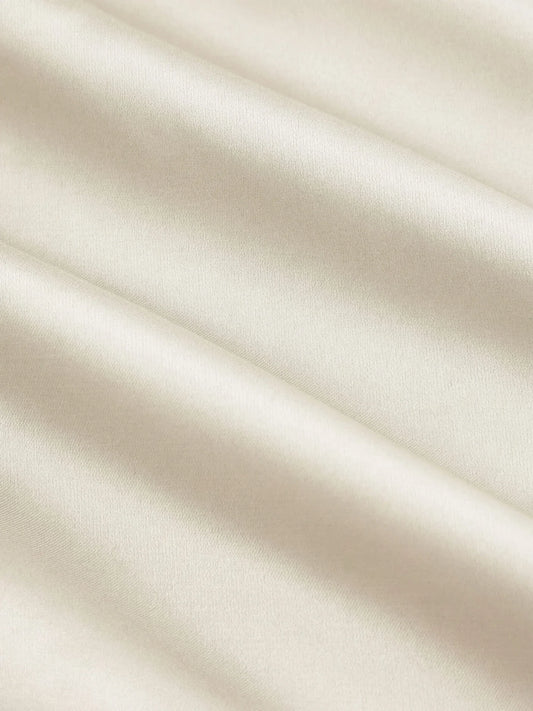 Abito Maxi in Raso a Linea A con Nodo e Scollo Halter - Crem