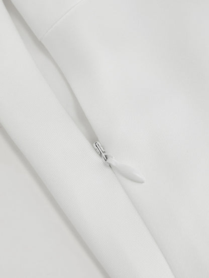 Abito Maxi in Raso con Collo Alto e Maniche a Mantella - Bianco