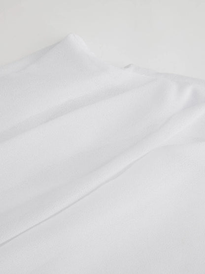 Abito Maxi in Raso con Collo Alto e Maniche a Mantella - Bianco