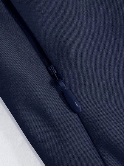 Abito Maxi in Raso con Collo Alto e Maniche a Mantella - Blu scuro