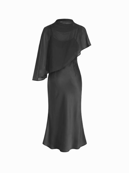 Abito Maxi in Raso con Collo Alto e Maniche a Mantella - Nero