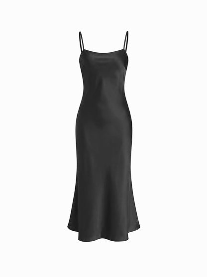 Abito Maxi in Raso con Collo Alto e Maniche a Mantella - Nero