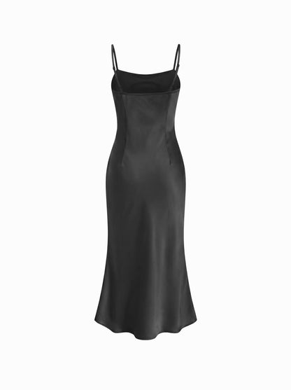 Abito Maxi in Raso con Collo Alto e Maniche a Mantella - Nero
