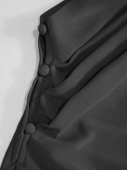Abito Maxi in Raso con Collo Alto e Maniche a Mantella - Nero
