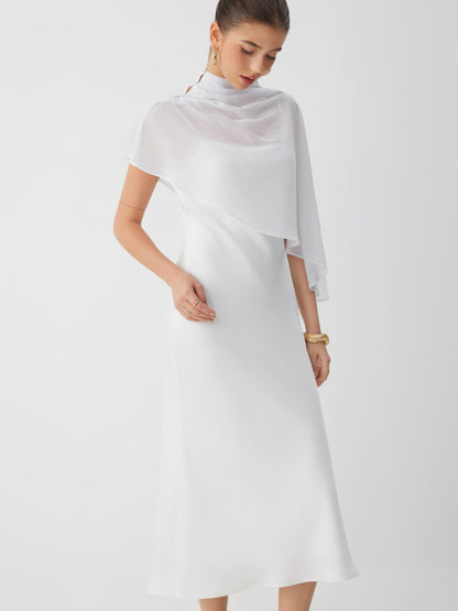 Abito Maxi in Raso con Collo Alto e Maniche a Mantella - Bianco