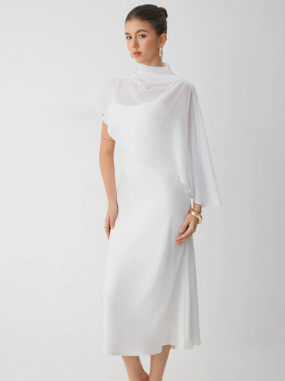 Abito Maxi in Raso con Collo Alto e Maniche a Mantella - Bianco