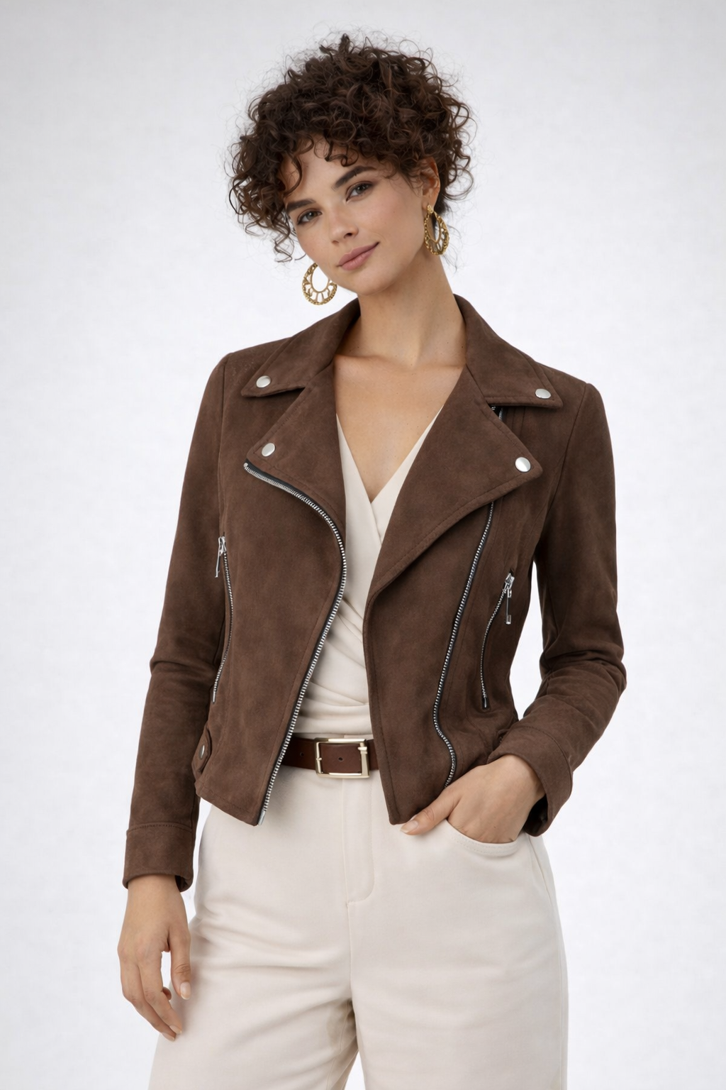 Gonna dritta in finta pelle scamosciata con collo smerlato