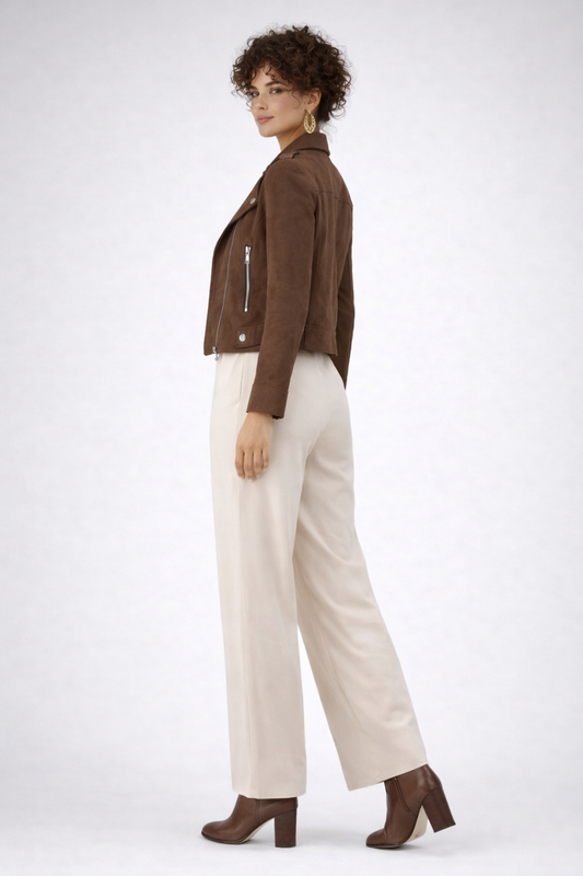 Gonna dritta in finta pelle scamosciata con collo smerlato