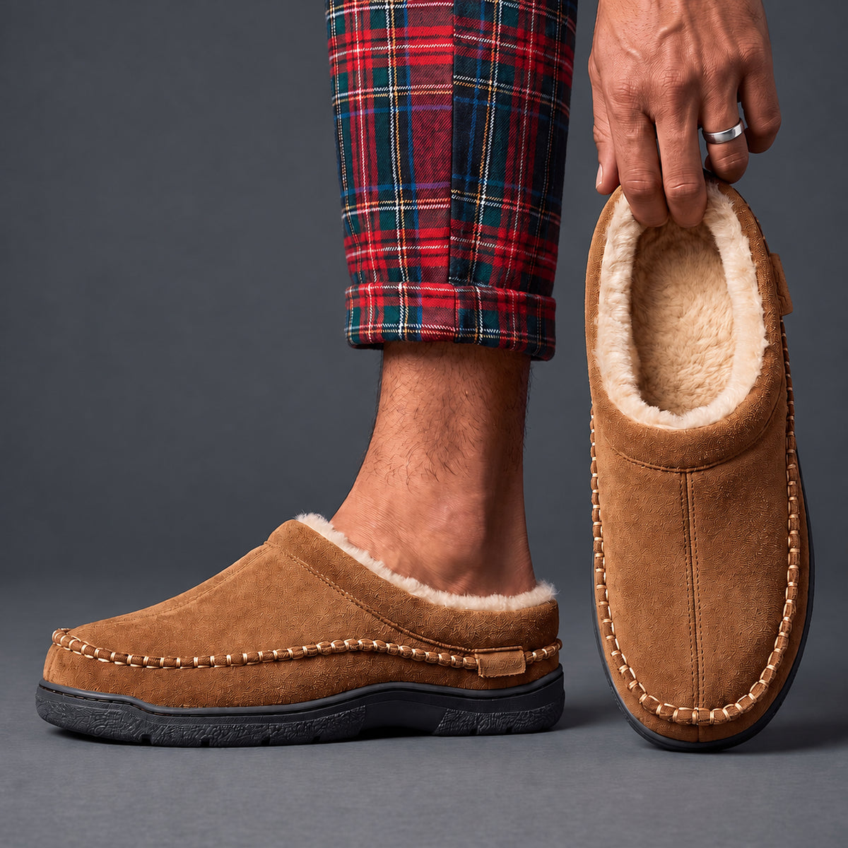Pantofole Aspen color cachi indossate