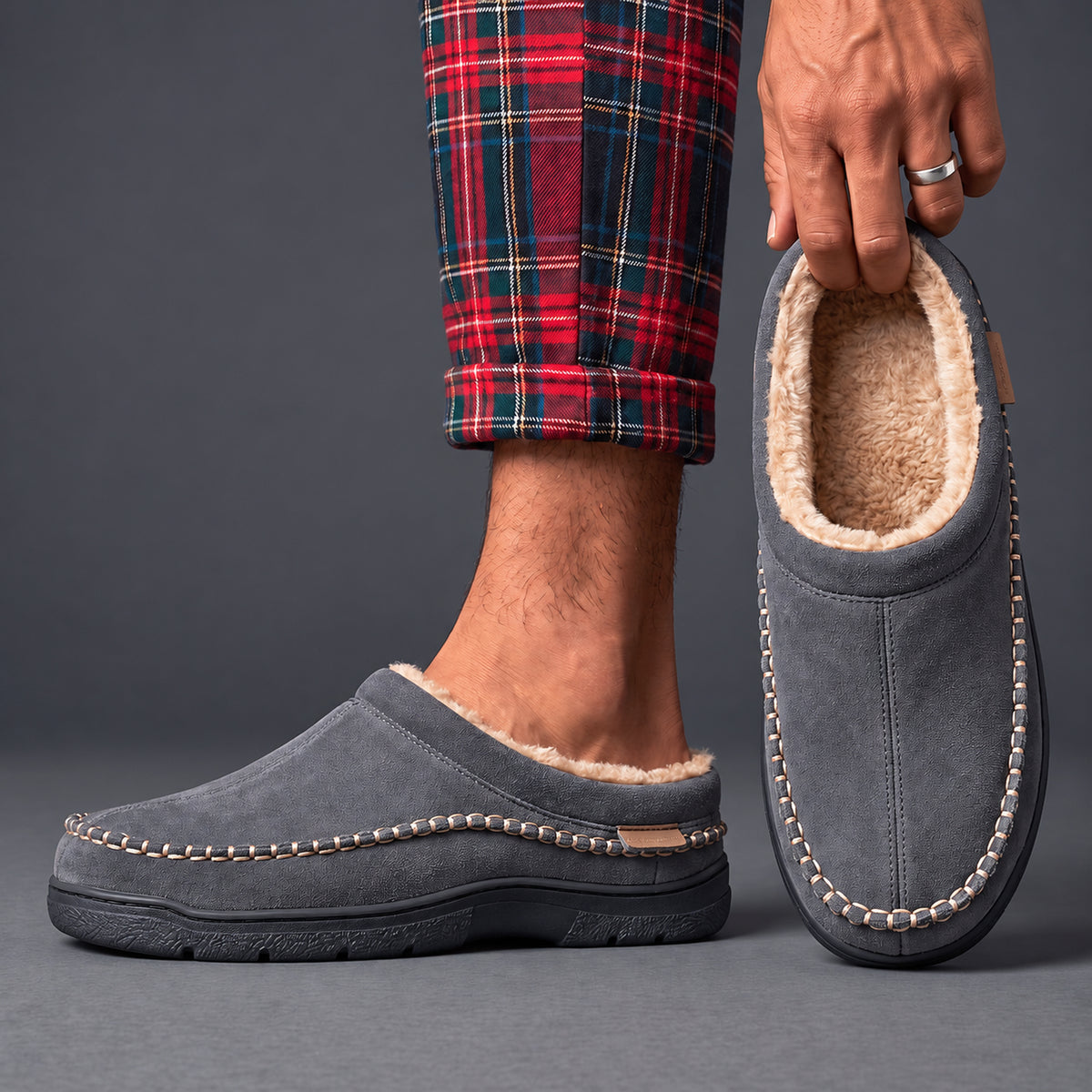 Pantofole Aspen grigie indossate