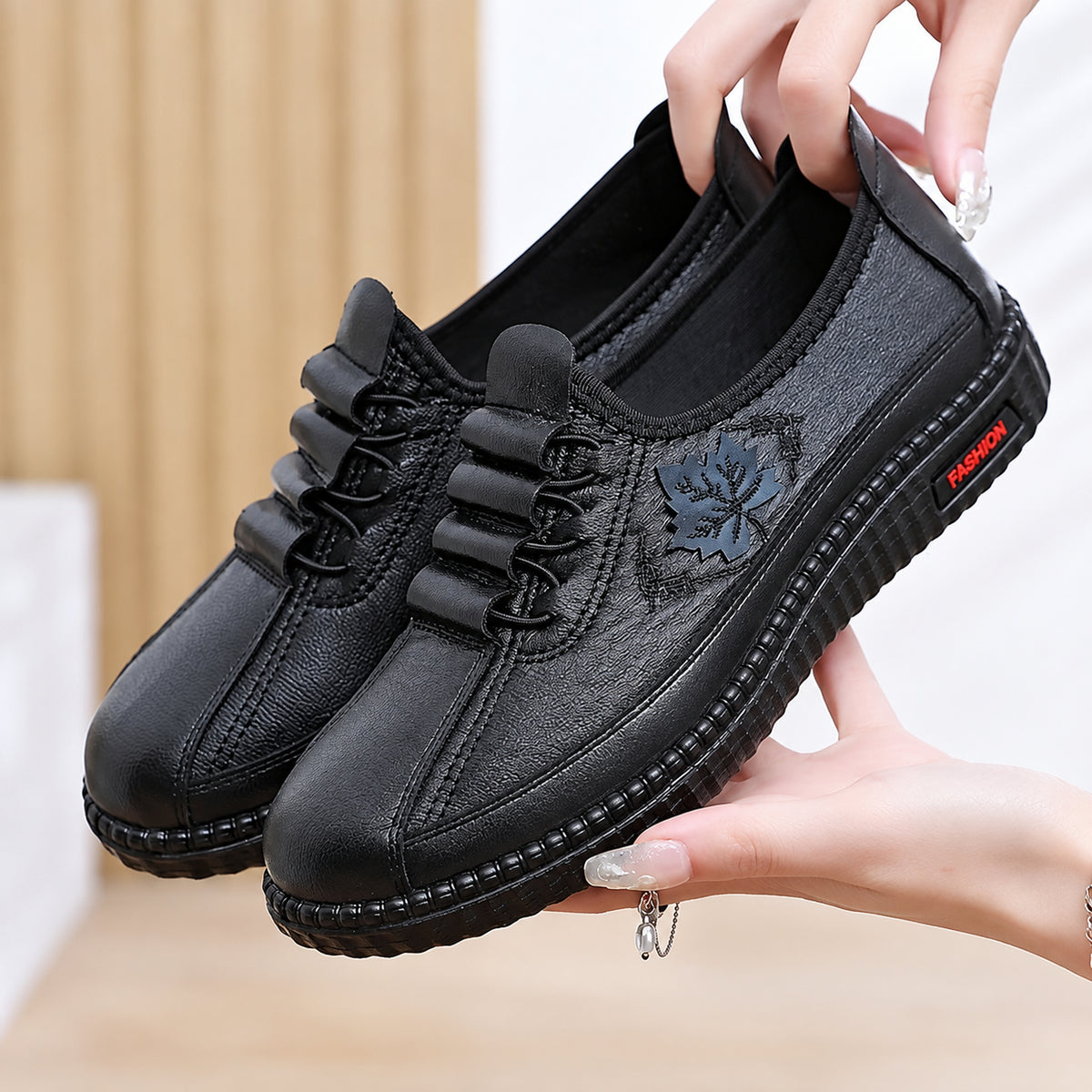 Astrid scarpe slip-on nere - vista principale