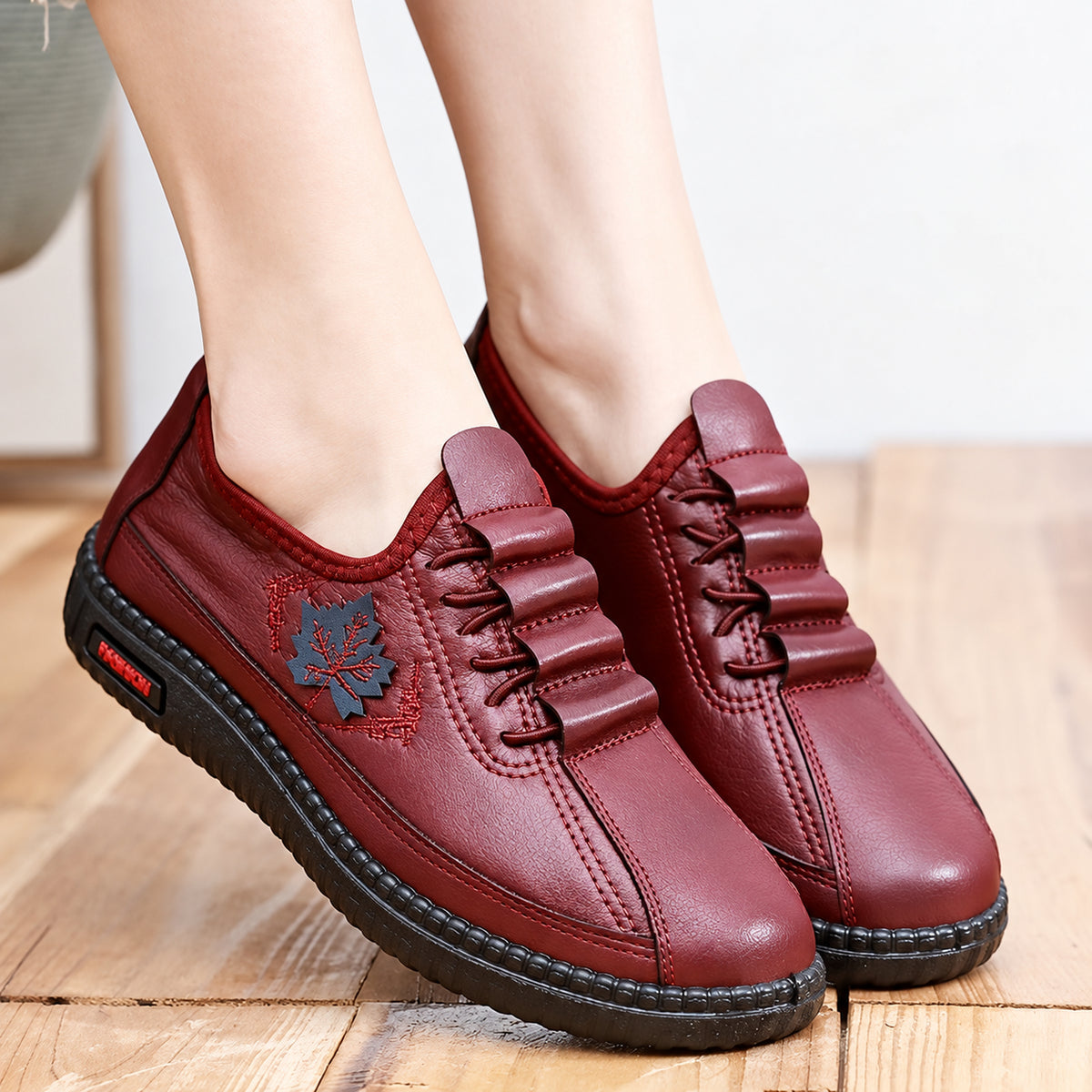 Astrid scarpe slip-on rosse indossate