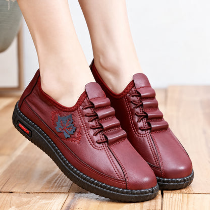 Astrid scarpe slip-on rosse indossate