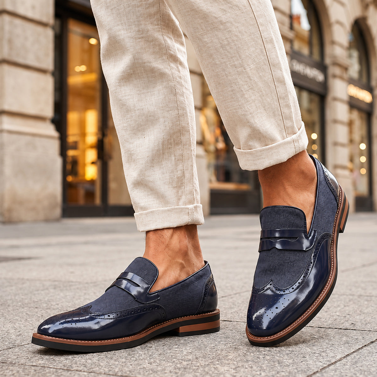 Mocassini brogue Bramwell blu navy indossati, vista frontale