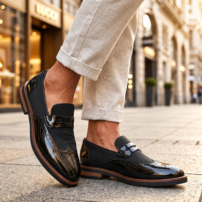 Mocassini brogue Bramwell neri indossati, vista frontale
