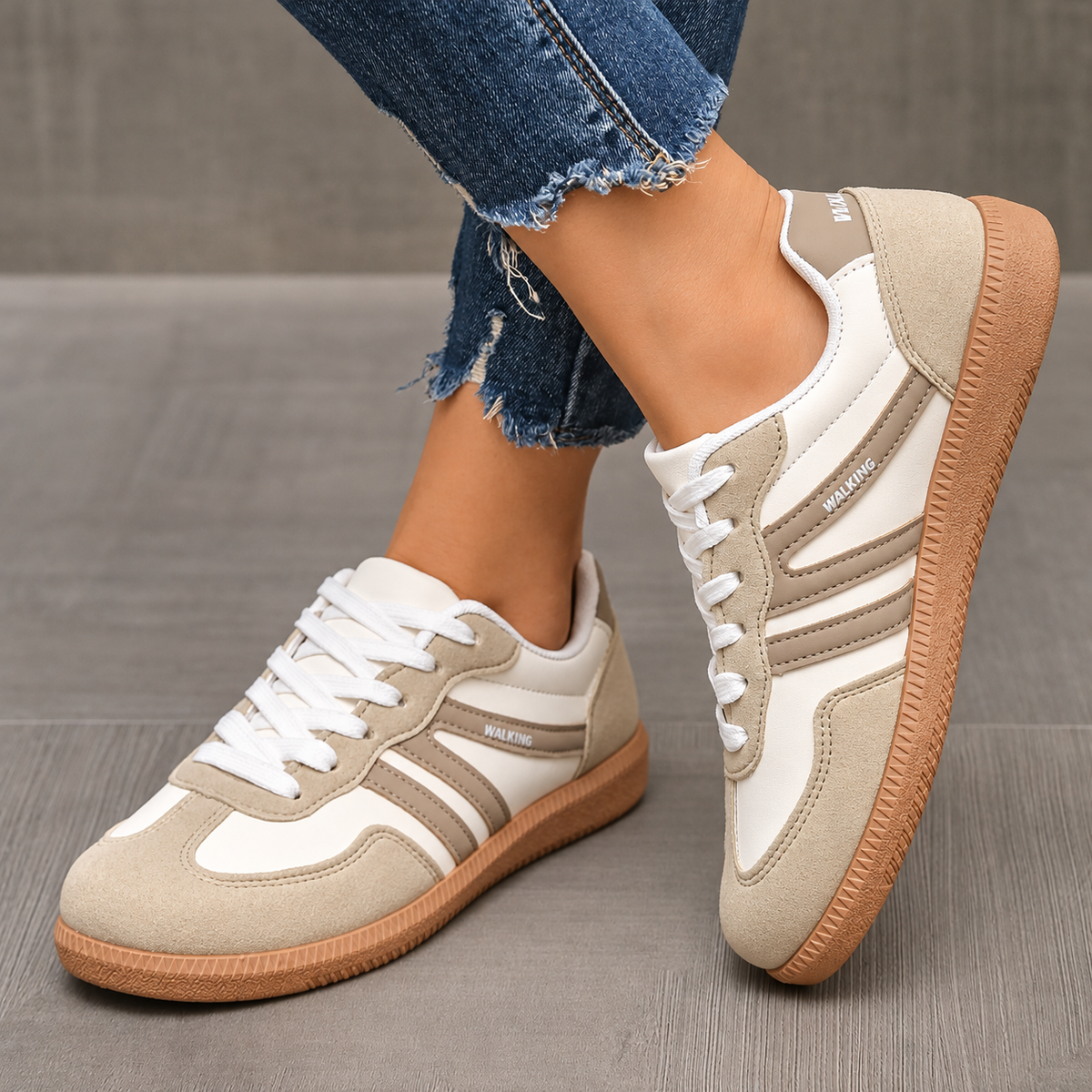 Sneakers Briony bianco avorio indossate, vista 1