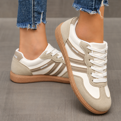 Sneakers Briony bianco avorio indossate, vista 7