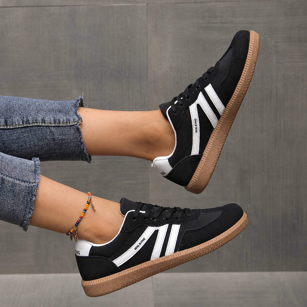 Sneakers Briony nero indossate, vista 9