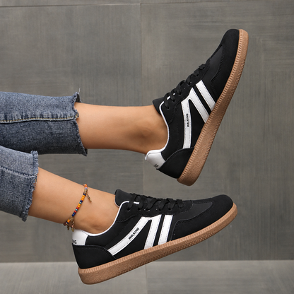 Sneakers Briony nero indossate, vista 9