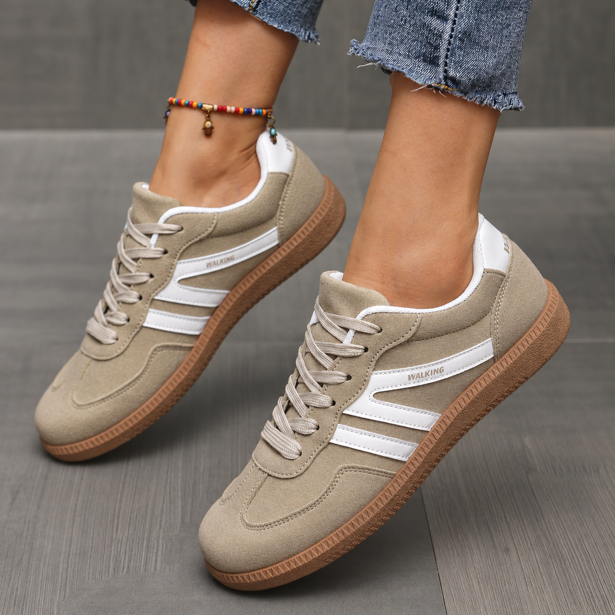 Sneakers Briony cachi indossate, vista 15