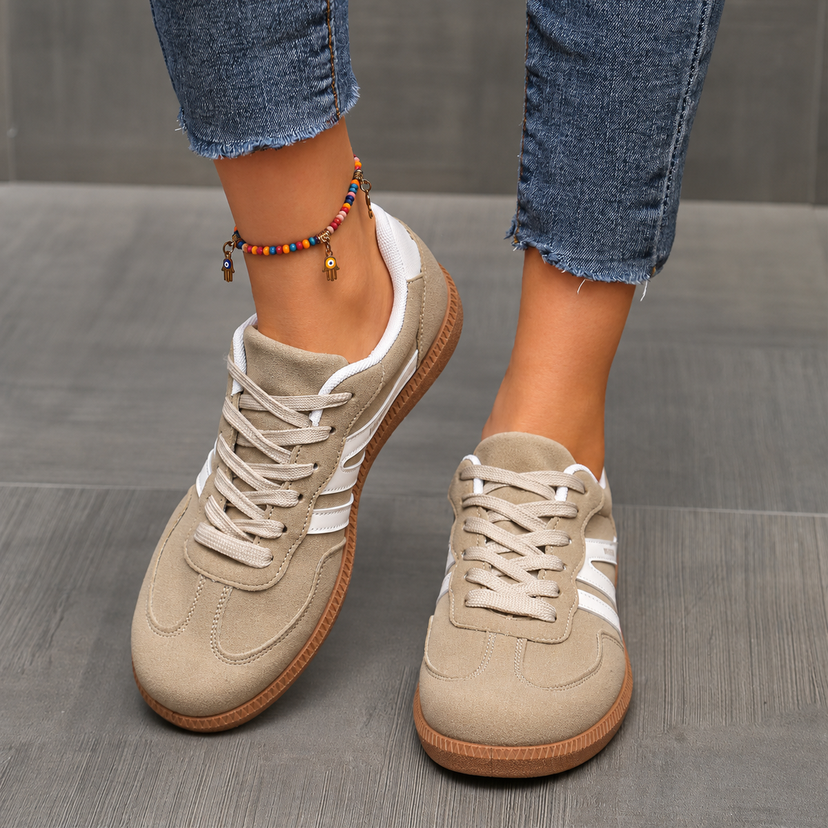 Sneakers Briony cachi indossate, vista 16