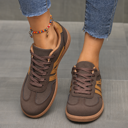 Sneakers Briony marrone indossate, vista 19