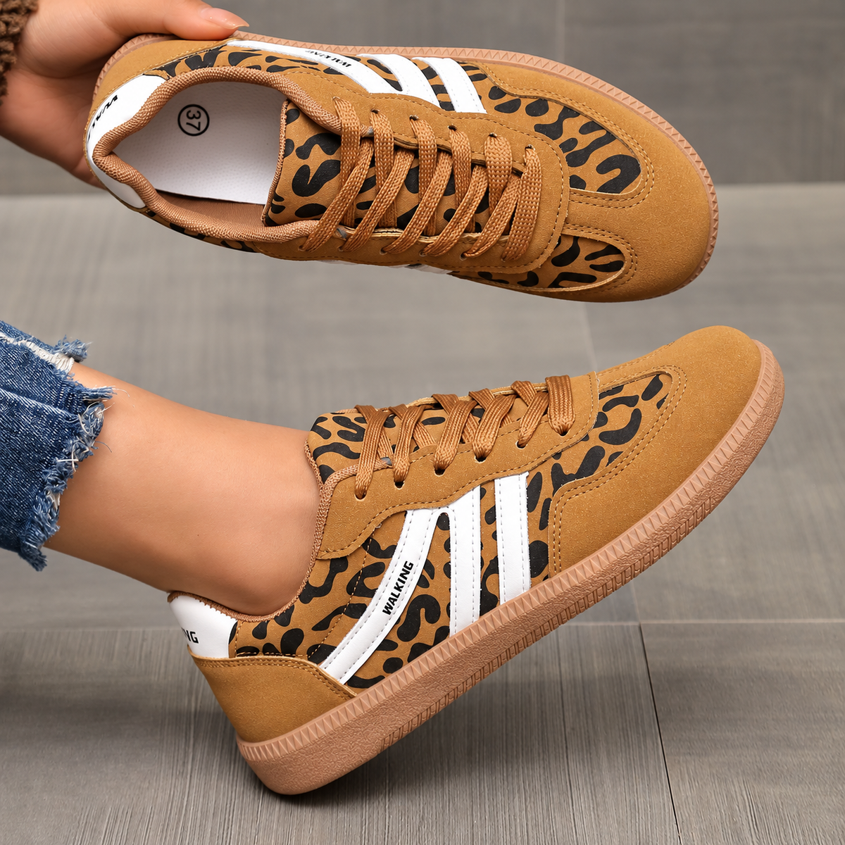 Sneakers Briony leopardato indossate, vista 21
