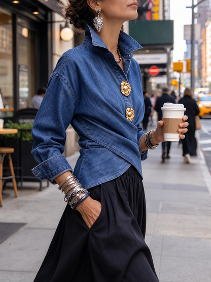 Camicia in Denim Incrociata con Bottoni Floreali - immagine 3