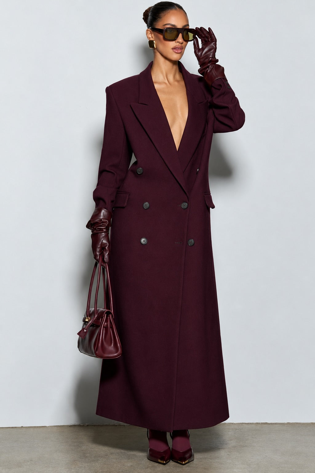 Isabella, cappotto lungo doppiopetto — Bordeaux intenso, vista indossata