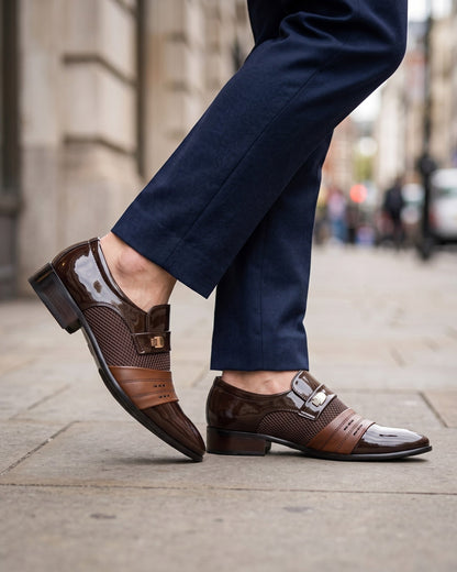 Dettaglio laterale delle scarpe Fausto marroni