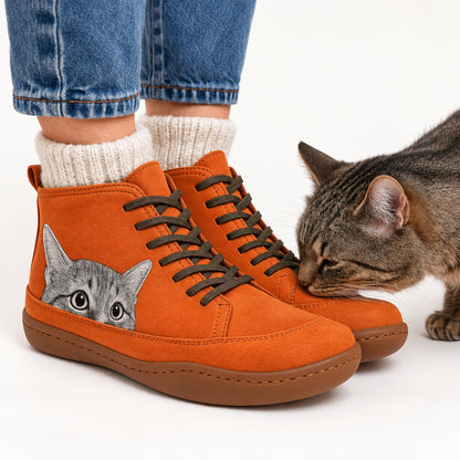 Stivaletti Funny arancioni indossati con gatto