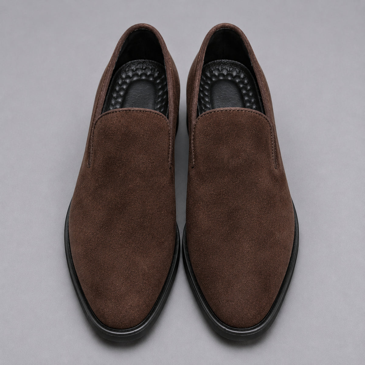 Mocassini Milano Signature in camoscio marrone sigaro vista superiore