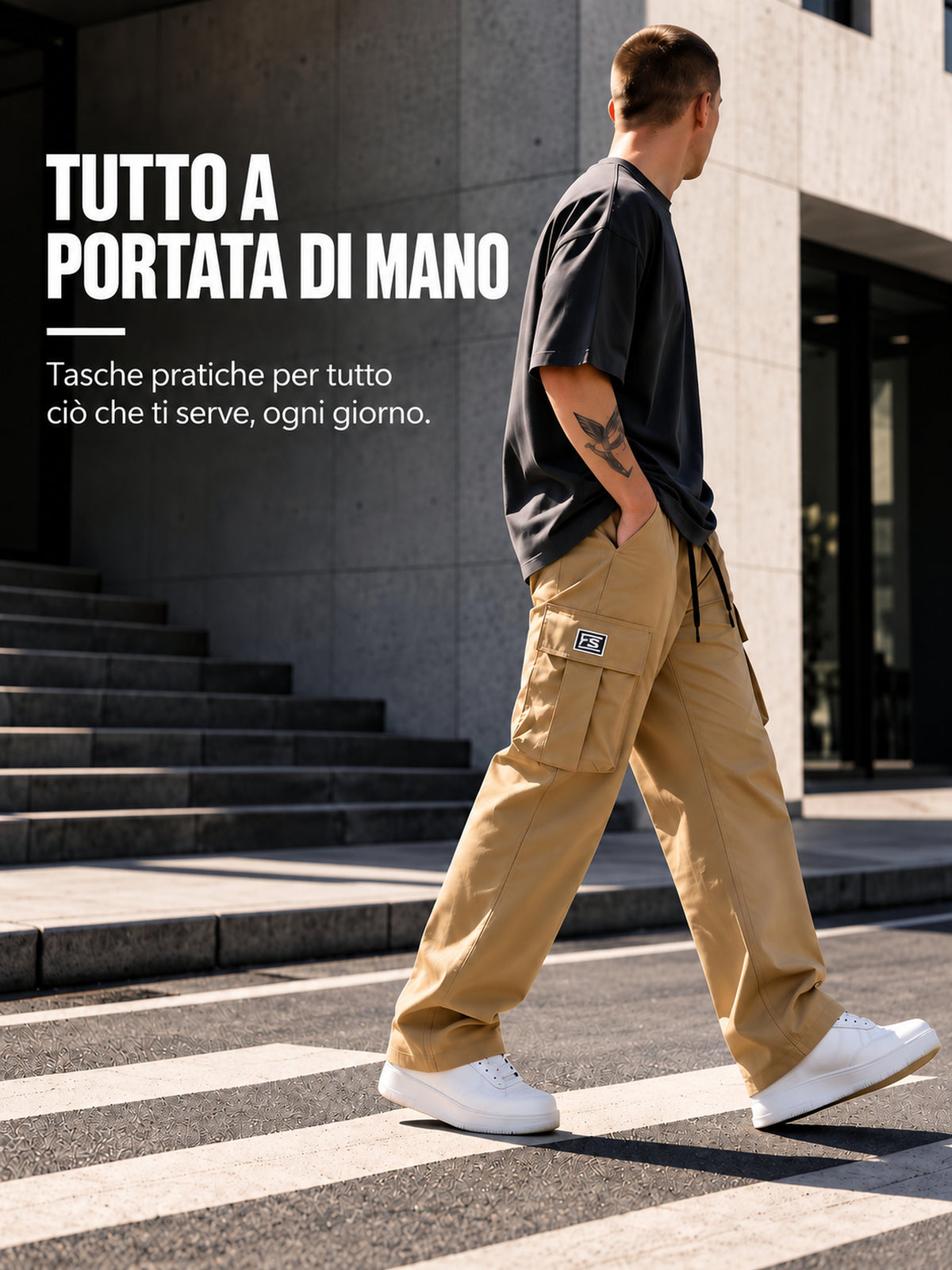 Tasche pratiche e patch FS dei pantaloni cargo beige da uomo