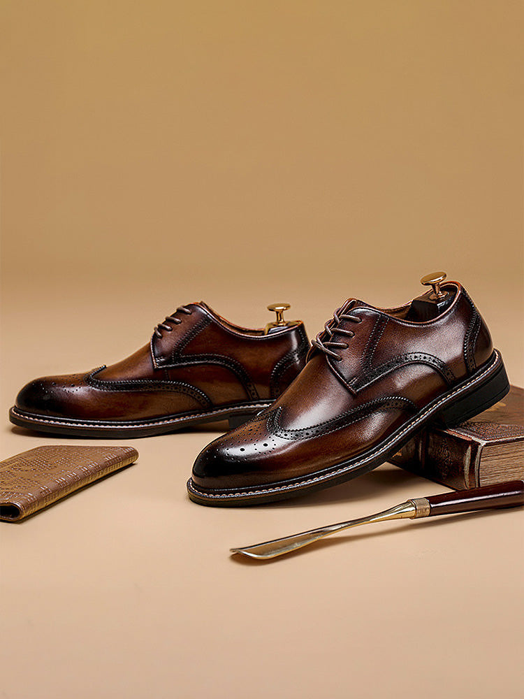 Scarpe brogue Wingtip marroni con accessori
