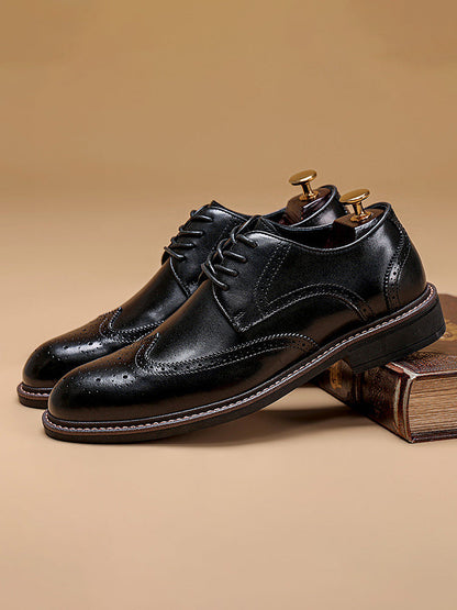 Scarpe brogue Wingtip nere ambientate