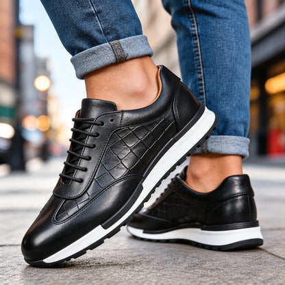 Sneakers Moretti in pelle nero classico indossate