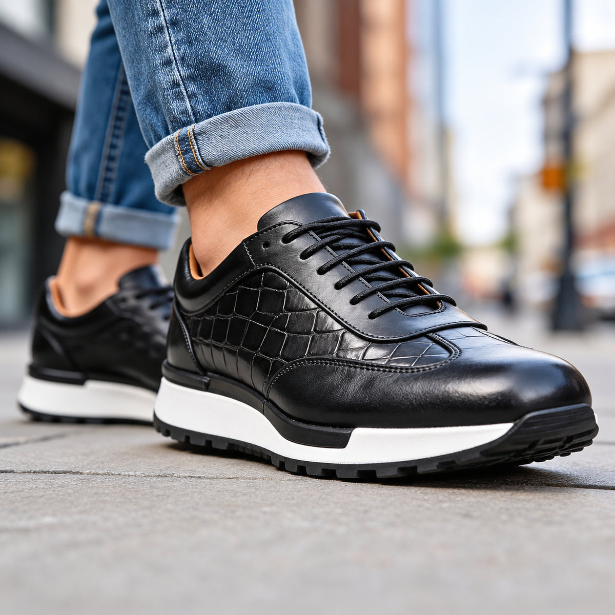 Sneakers Moretti in pelle nero classico look urbano
